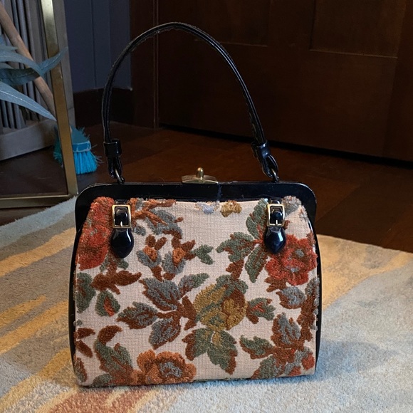 Vintage Handbags - Vintage Floral Tapestry Handbag